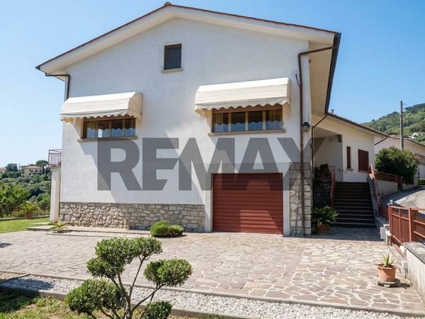 Villa singola Pescia, PT Vendita