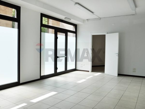 Locale Commerciale Colli Alti, Signa, FI Affitto