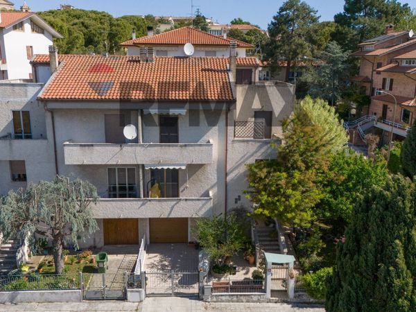 Villa a schiera Montemarciano, AN Vendita