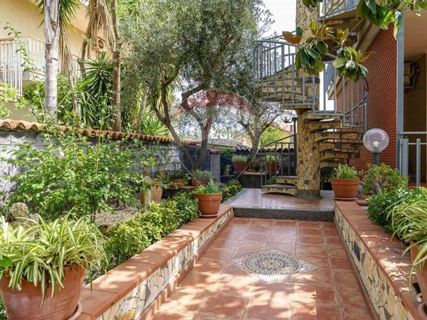 Casa Semindipendente Santa Maria La Stella, Aci Sant'Antonio, CT Vendita