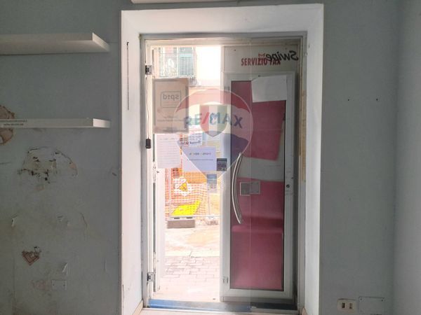 Negozio Centro, Pozzuoli, NA Affitto