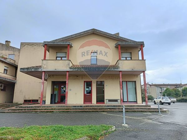 Locale Commerciale Fabro Scalo, Fabro, TR Affitto