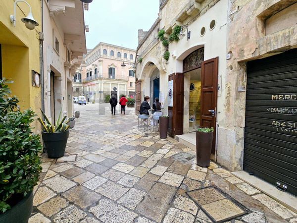 Locale Commerciale Centro storico, Matera, MT Affitto