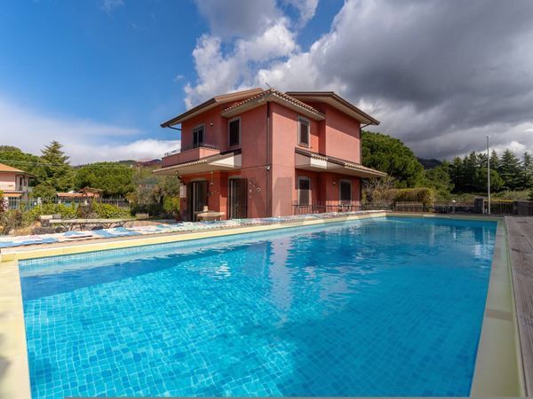 Villa singola Nicolosi, CT Vendita