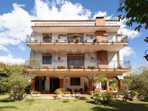 Villa singola Sant'Agata li Battiati, CT Vendita