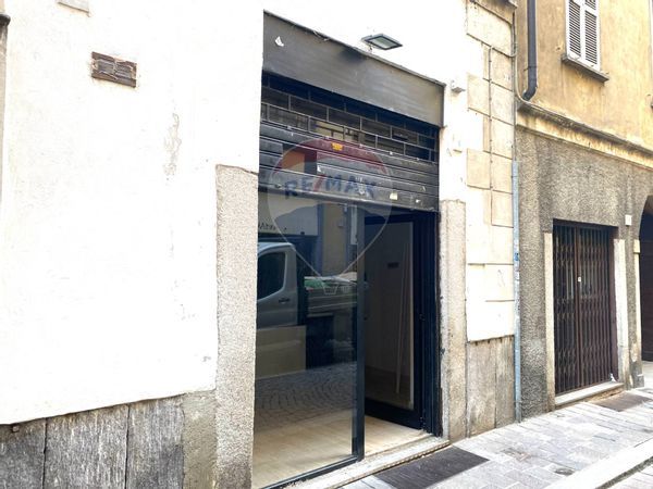 Negozio Centro Storico, Pavia, PV Affitto