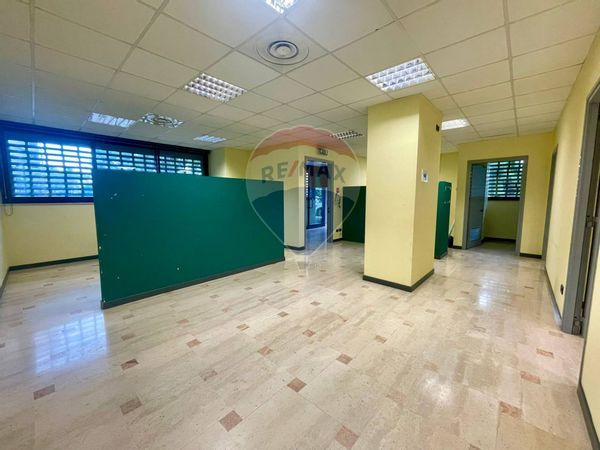 Locale Commerciale Poggiofranco, Bari, BA Affitto