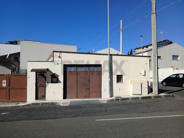 Locale Commerciale Sant'Agata li Battiati, CT Affitto