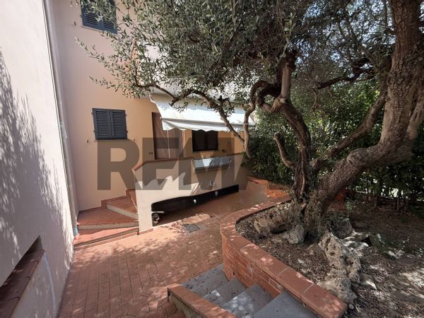 Casa Indipendente Castelnuovo d'Elsa, Castelfiorentino, FI Vendita