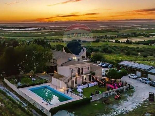 Locale Commerciale Noto, SR Affitto