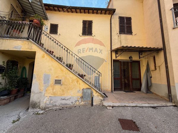 Casa Semindipendente Foligno, PG Vendita