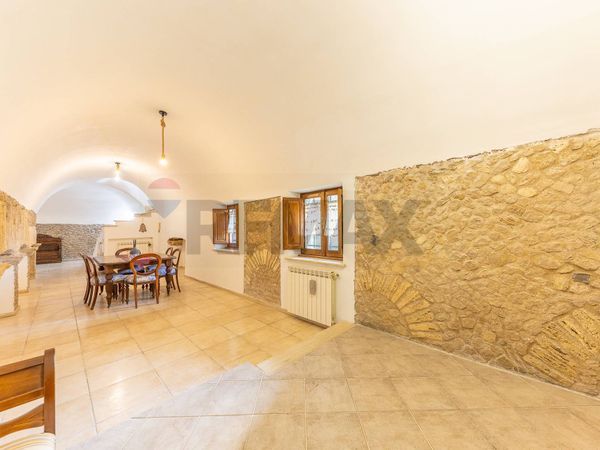 Appartamento Tivoli città, Tivoli, RM Vendita