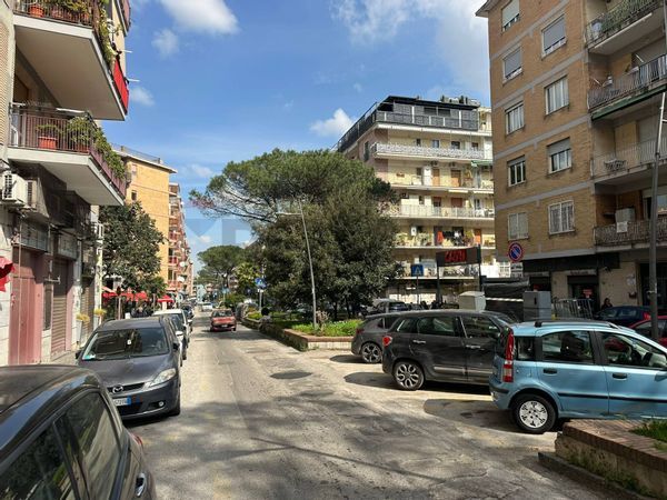 Locale Commerciale Colli Aminei, Napoli, NA Affitto - Foto 3