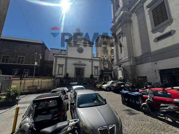 Locale Commerciale Centro, Napoli, NA Affitto