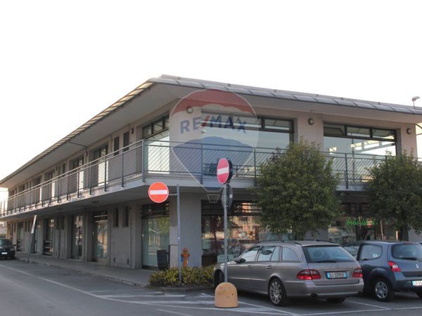 Locale Commerciale Trezzano Rosa, MI Affitto