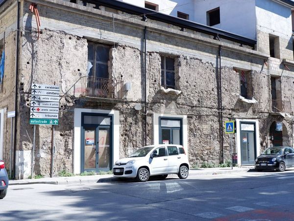 Locale Commerciale Centro, Caserta, CE Affitto