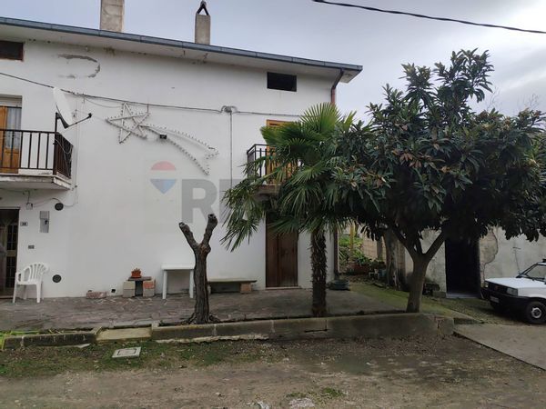 Casa Semindipendente Roccascalegna, CH Vendita