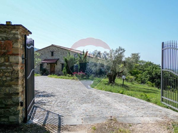 Cascina/Casale Cerreto d'Esi, AN Vendita