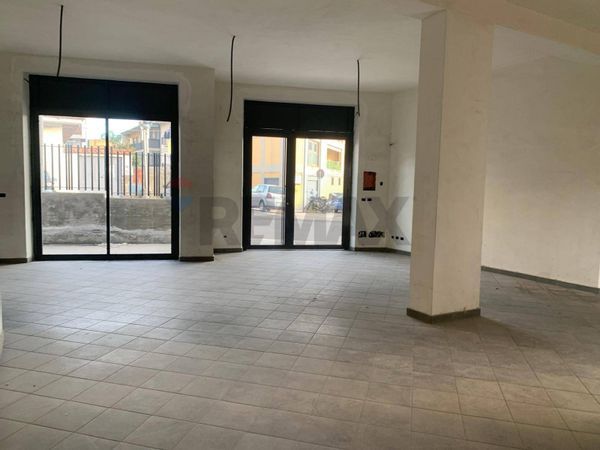 Locale Commerciale Camporotondo Etneo, CT Affitto