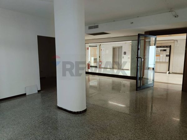 Negozio Centro Storico, Foligno, PG Affitto - Foto 2