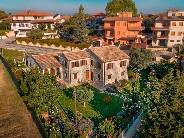 Rustico Barbara, AN Vendita