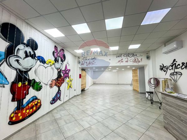 Locale Commerciale Vicaria, Napoli, NA Affitto - Foto 2