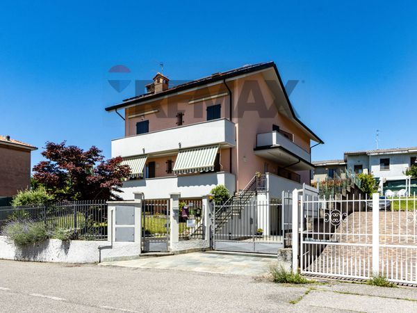 Porzione di villa Montesiro, Besana in Brianza, MB Vendita