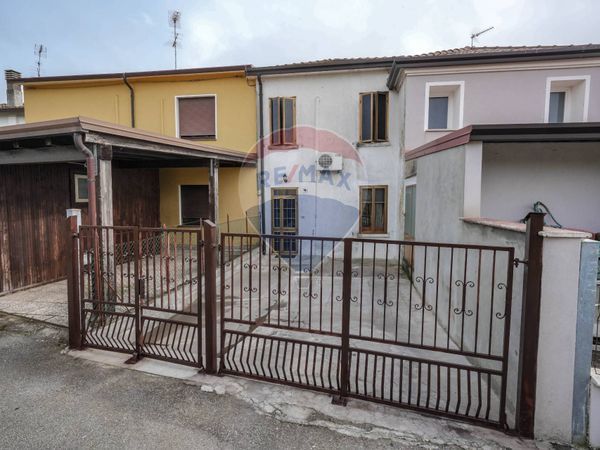 Villa a schiera Goro, FE Vendita