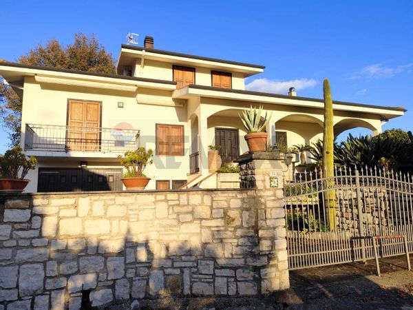 Villa singola Campomaggiore, Santi Cosma e Damiano, LT Vendita