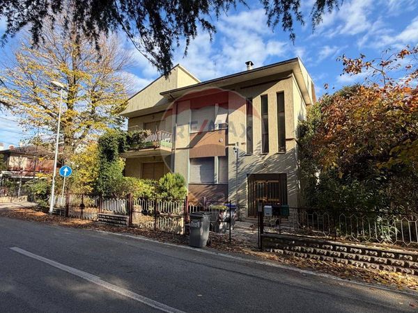 Villa singola Zona Viale Firenze, Foligno, PG Vendita