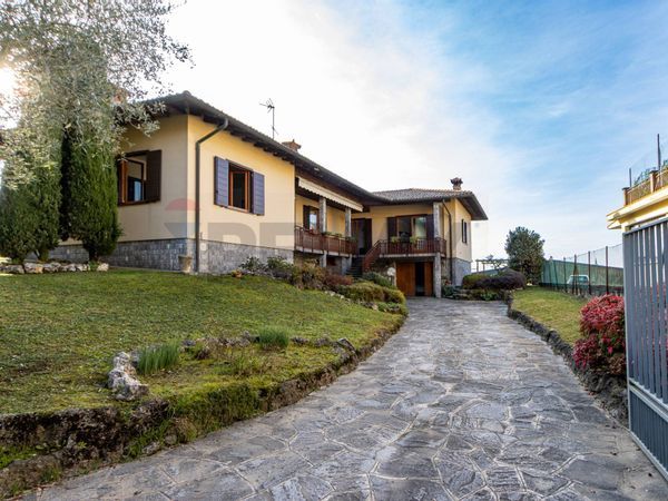 Villa singola Cassago Brianza, LC Vendita