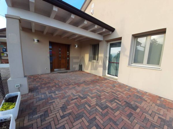 Locale Commerciale Jolanda di Savoia, FE Vendita