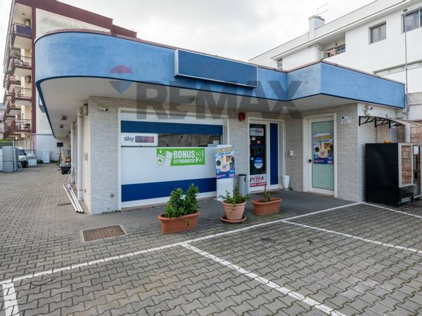 Locale Commerciale Trecarrare, Taranto, TA Vendita