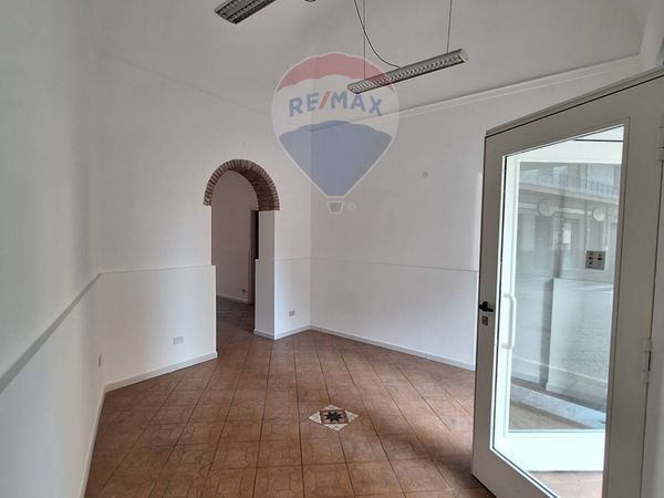 Locale Commerciale Viagrande, CT Affitto