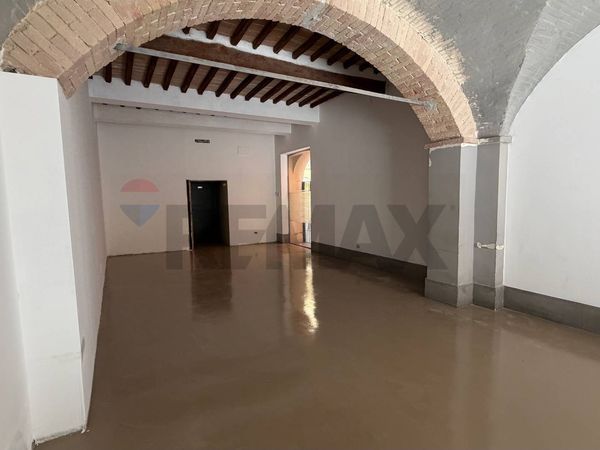 Locale Commerciale Centro Storico, Foligno, PG Affitto - Foto 4