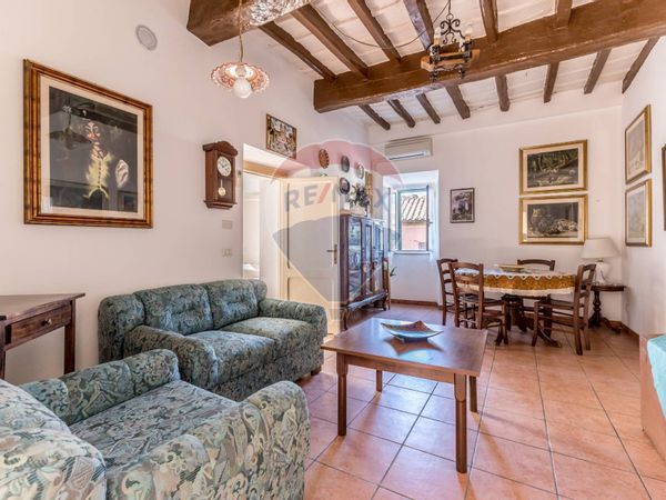 Appartamento Tolfa, RM Vendita