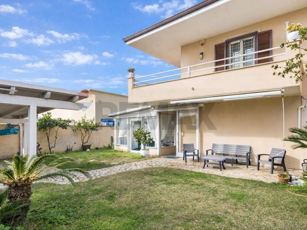 Porzione di villa Isola Sacra, Fiumicino, RM Vendita