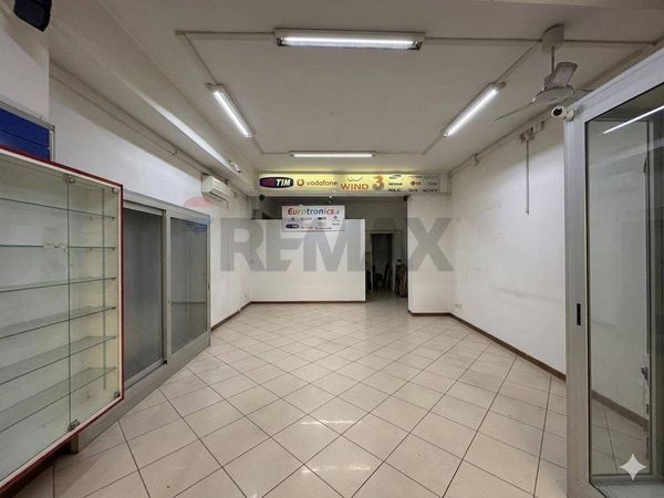 Locale Commerciale Metropolitano, Nocera Inferiore, SA Affitto